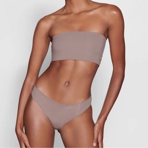 NWOT SKIMS fits everybody bandeau